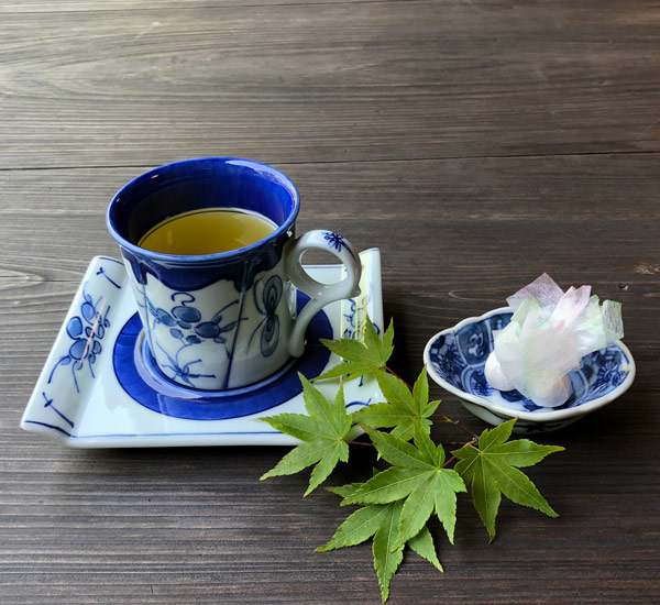 酒香茶（しゅこうちゃ）と干菓子